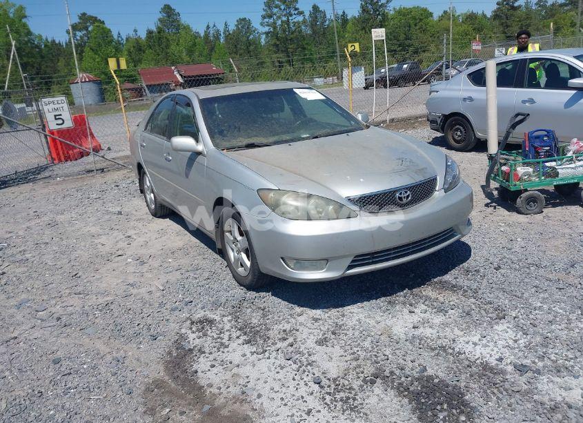 2005 Toyota Camry SE (VIN 4T1BE32KX5U518803) main photo