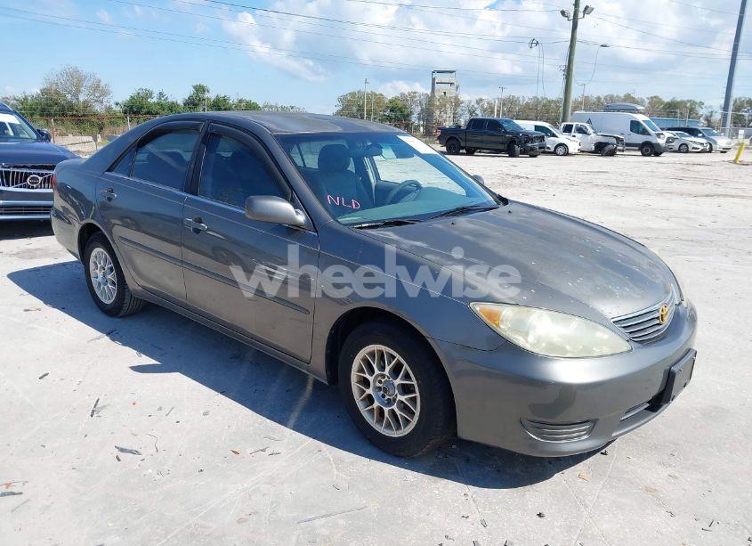 2005 Toyota Camry LE (VIN 4T1BE32KX5U533897) main photo