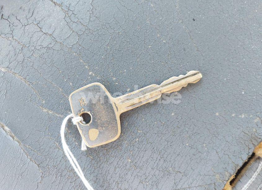Photo 11 of 2005 Toyota Camry LE (VIN 4T1BE32KX5U533897)