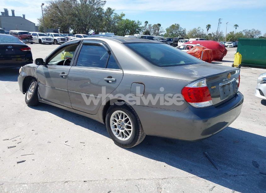 Photo 3 of 2005 Toyota Camry LE (VIN 4T1BE32KX5U533897)