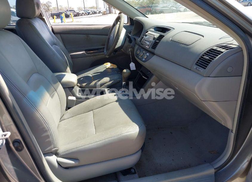 Photo 5 of 2005 Toyota Camry LE (VIN 4T1BE32KX5U533897)