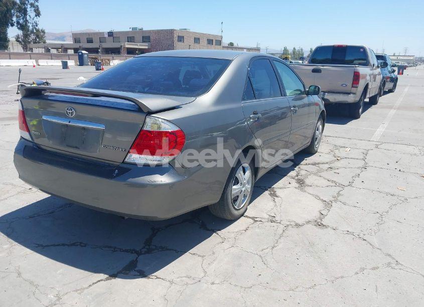 Photo 4 of 2005 Toyota Camry LE (VIN 4T1BE32KX5U558721)