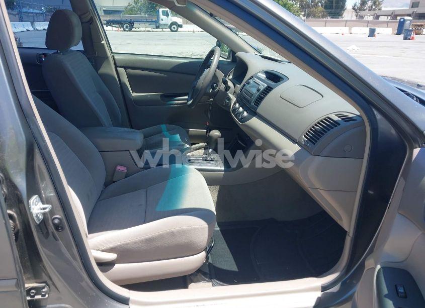 Photo 5 of 2005 Toyota Camry LE (VIN 4T1BE32KX5U558721)