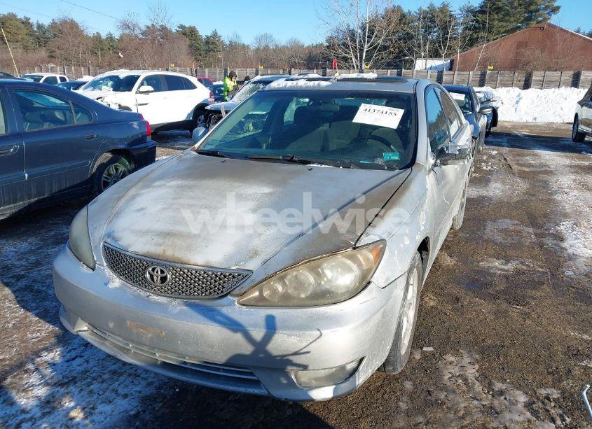 Photo 2 of 2005 Toyota Camry SE (VIN 4T1BE32KX5U566611)