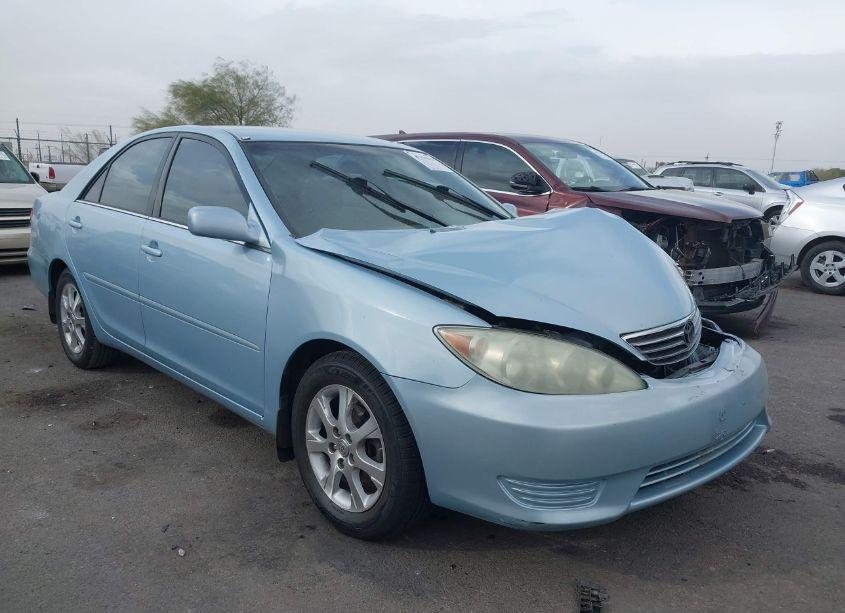 2005 Toyota Camry LE (VIN 4T1BE32KX5U570805) main photo