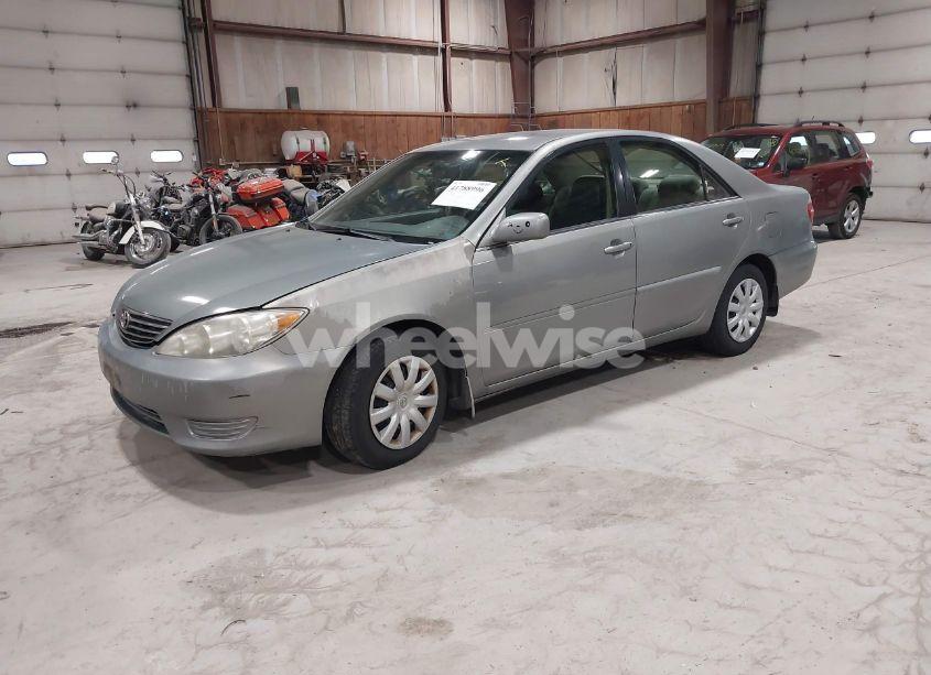 Photo 2 of 2005 Toyota Camry LE (VIN 4T1BE32KX5U603804)