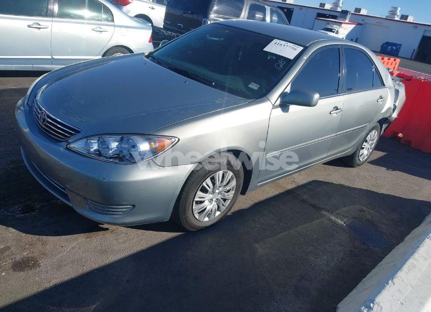Photo 2 of 2005 Toyota Camry LE (VIN 4T1BE32KX5U613717)