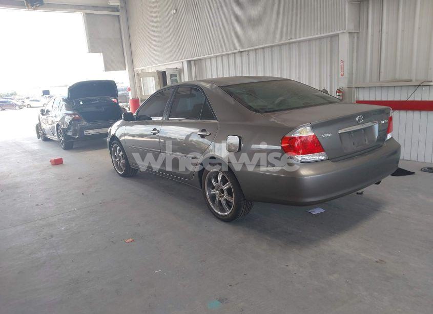 Photo 3 of 2005 Toyota Camry LE (VIN 4T1BE32KX5U614561)