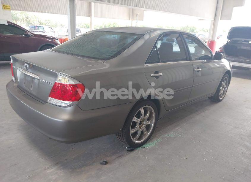 Photo 4 of 2005 Toyota Camry LE (VIN 4T1BE32KX5U614561)