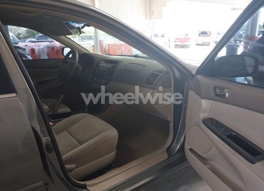 Photo 5 of 2005 Toyota Camry LE (VIN 4T1BE32KX5U614561)