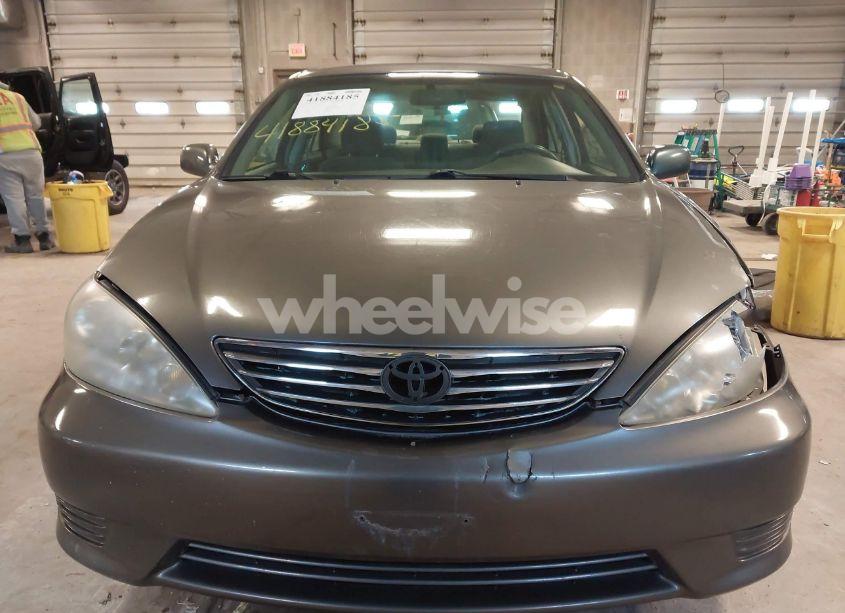 Photo 12 of 2005 Toyota Camry LE/XLE/SE (VIN 4T1BE32KX5U616245)