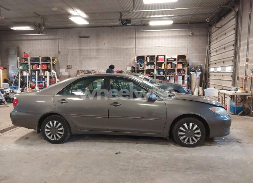 Photo 13 of 2005 Toyota Camry LE/XLE/SE (VIN 4T1BE32KX5U616245)