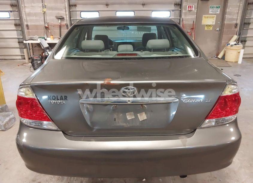 Photo 16 of 2005 Toyota Camry LE/XLE/SE (VIN 4T1BE32KX5U616245)