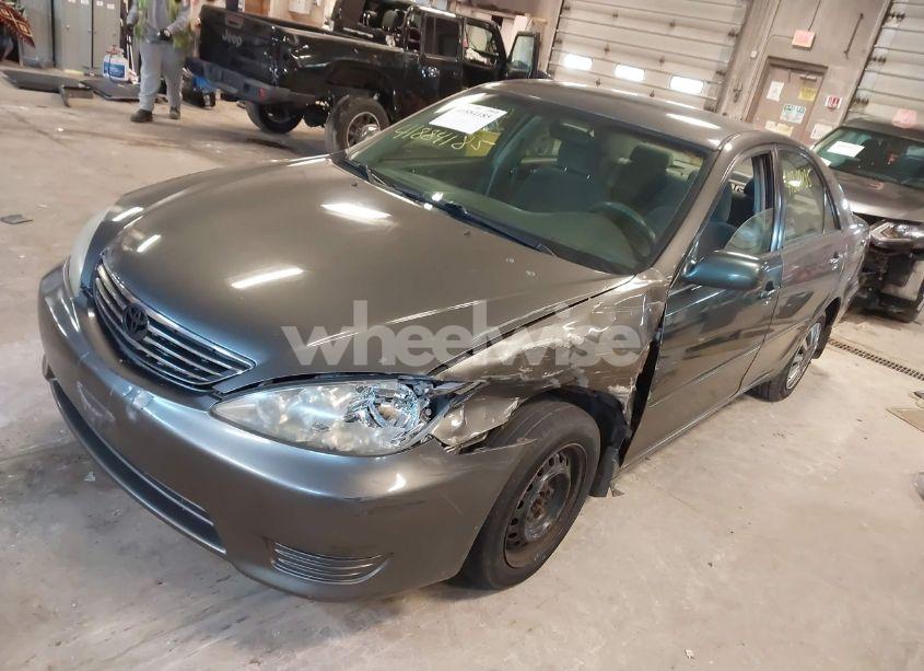 Photo 2 of 2005 Toyota Camry LE/XLE/SE (VIN 4T1BE32KX5U616245)