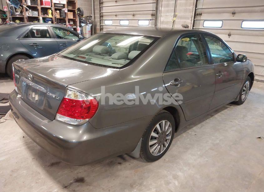 Photo 4 of 2005 Toyota Camry LE/XLE/SE (VIN 4T1BE32KX5U616245)