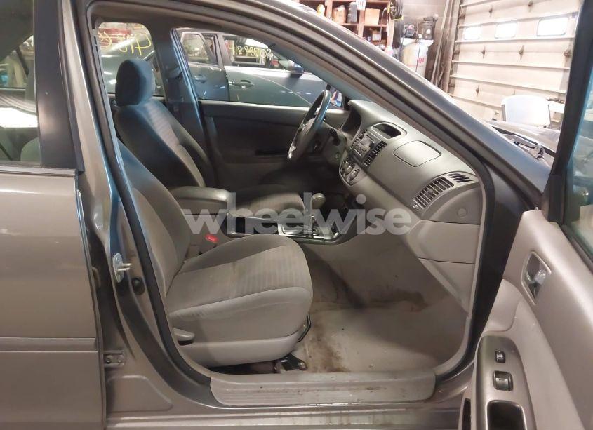 Photo 5 of 2005 Toyota Camry LE/XLE/SE (VIN 4T1BE32KX5U616245)