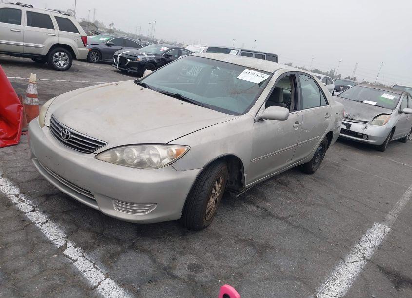 Photo 2 of 2005 Toyota Camry LE (VIN 4T1BE32KX5U953305)