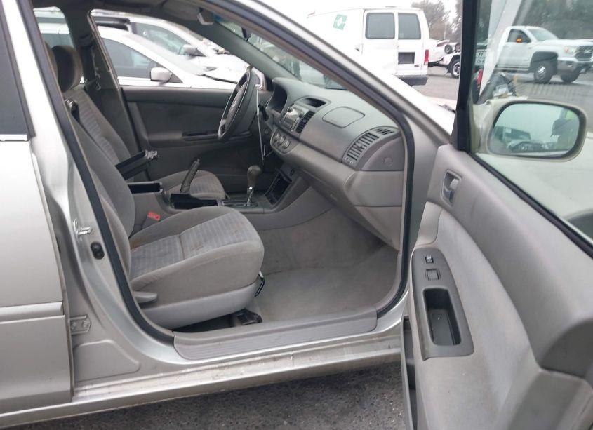 Photo 5 of 2005 Toyota Camry LE (VIN 4T1BE32KX5U953305)