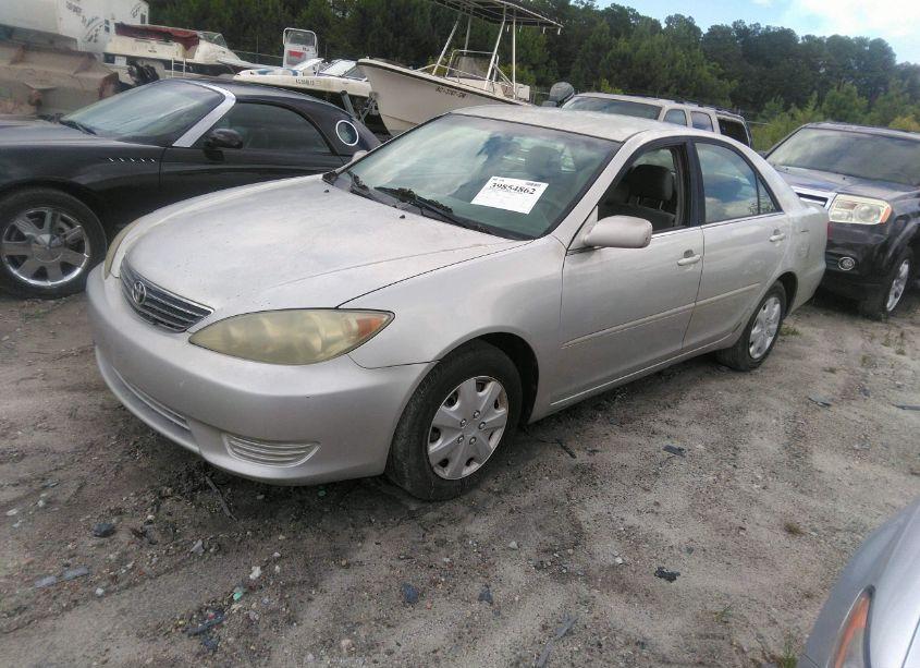 Photo 2 of 2005 Toyota Camry LE (VIN 4T1BE32KX5U972369)