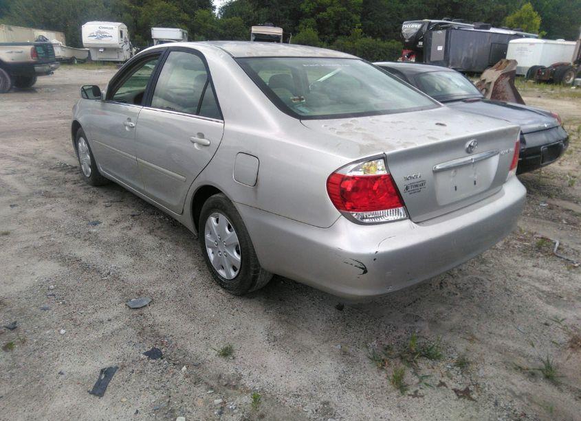 Photo 3 of 2005 Toyota Camry LE (VIN 4T1BE32KX5U972369)