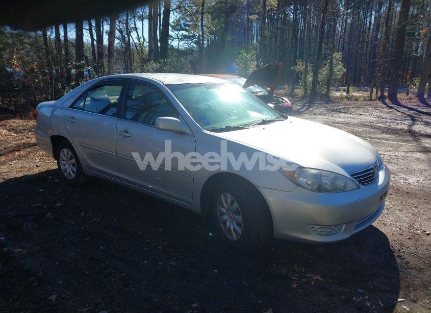 2005 Toyota Camry LE (VIN 4T1BE32KX5U981251) main photo