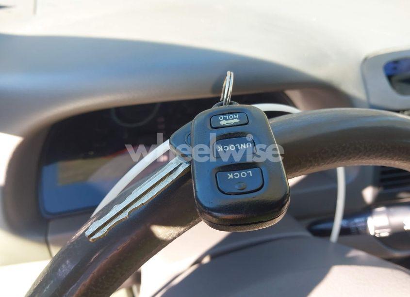 Photo 11 of 2005 Toyota Camry LE (VIN 4T1BE32KX5U981251)