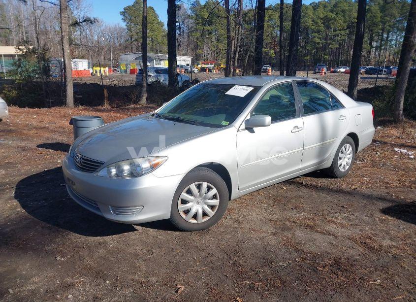 Photo 2 of 2005 Toyota Camry LE (VIN 4T1BE32KX5U981251)
