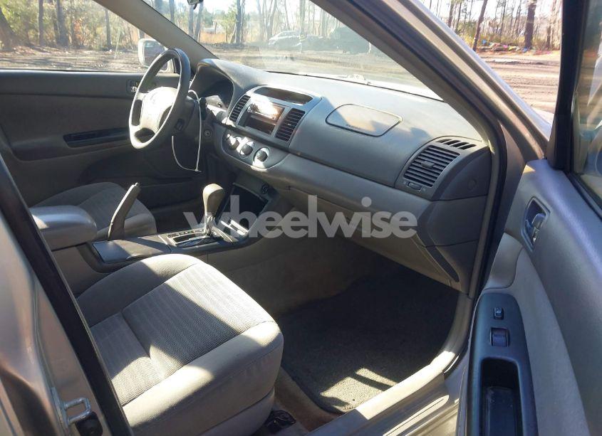 Photo 5 of 2005 Toyota Camry LE (VIN 4T1BE32KX5U981251)