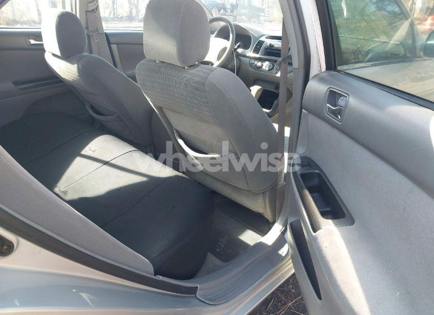 Photo 8 of 2005 Toyota Camry LE (VIN 4T1BE32KX5U981251)