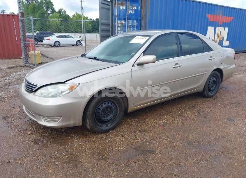 Photo 2 of 2006 Toyota Camry STD (VIN 4T1BE32KX6U735477)