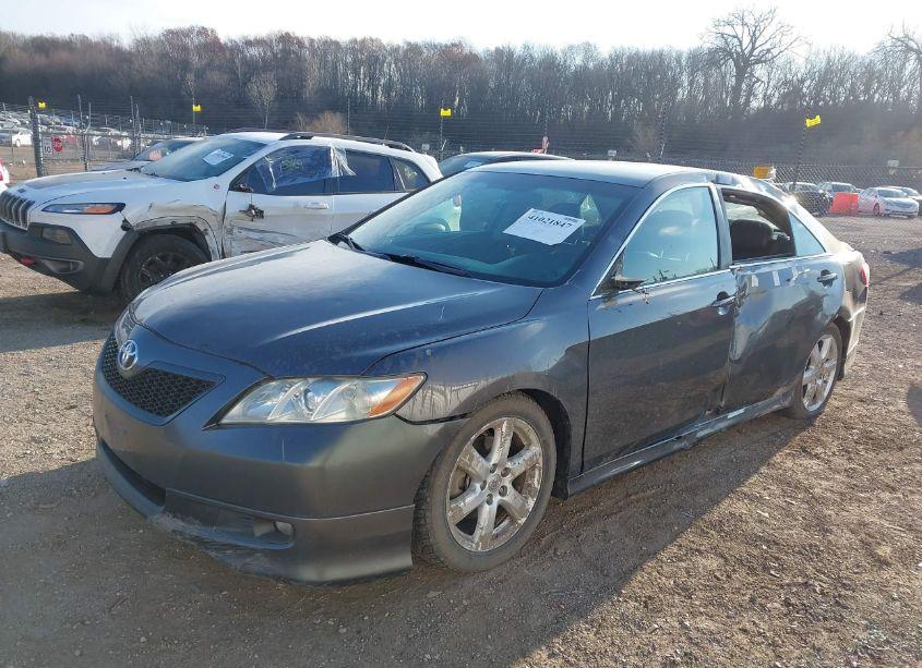Photo 2 of 2009 Toyota Camry SE (VIN 4T1BE46K09U393722)