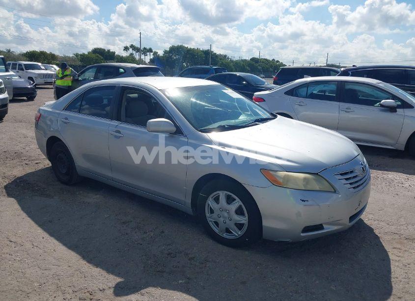2007 Toyota Camry LE (VIN 4T1BE46K17U636452) main photo