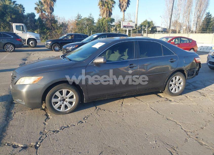 Photo 2 of 2007 Toyota Camry XLE (VIN 4T1BE46K17U636628)