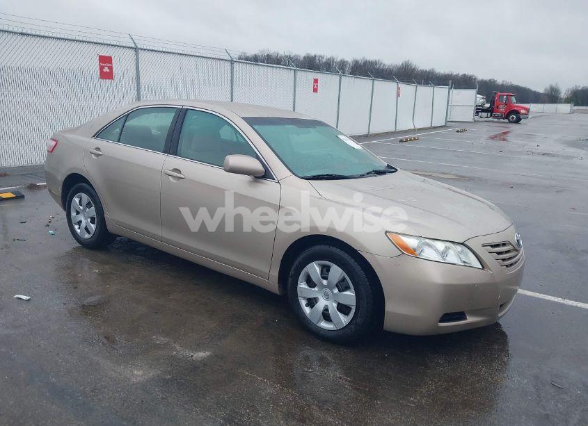2007 Toyota Camry LE (VIN 4T1BE46K17U689331) main photo