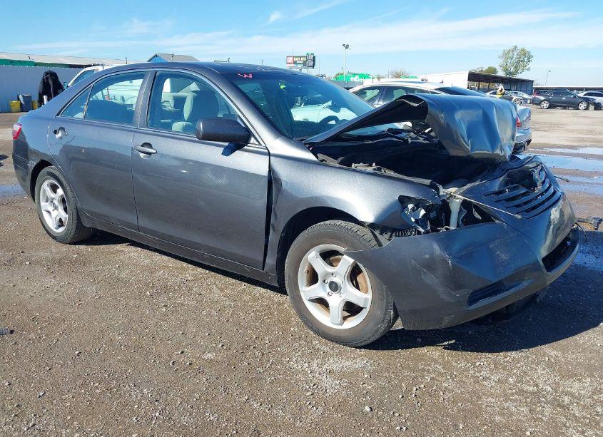 2007 Toyota Camry LE (VIN 4T1BE46K17U700361) main photo