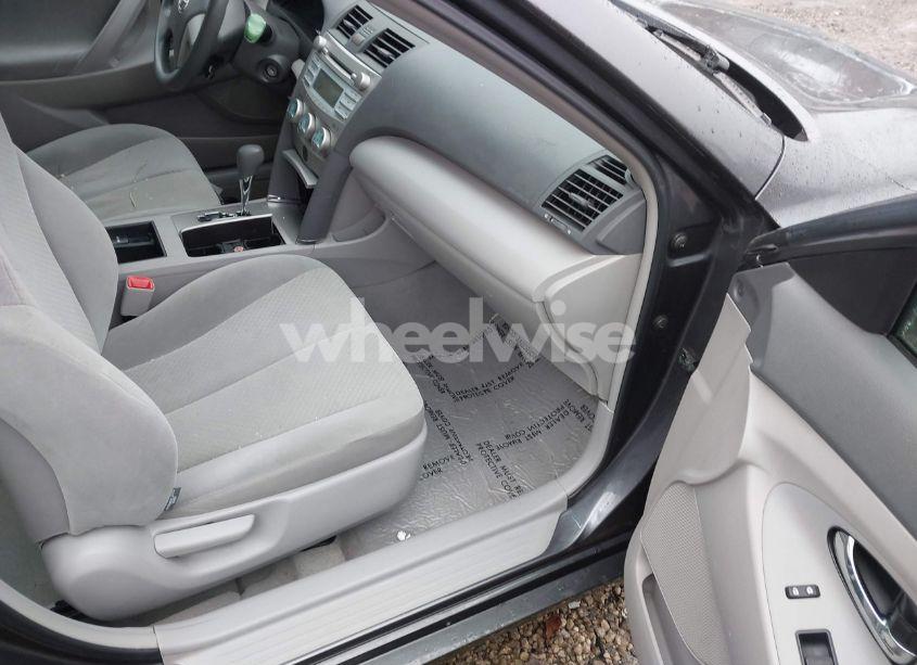 Photo 5 of 2009 Toyota Camry LE (VIN 4T1BE46K19U814010)