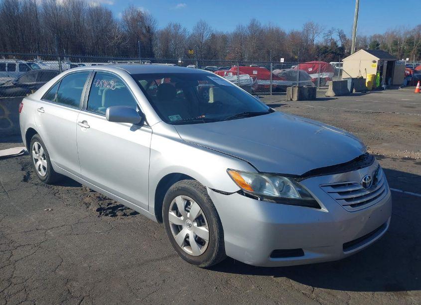 2007 Toyota Camry LE (VIN 4T1BE46K27U090101) main photo