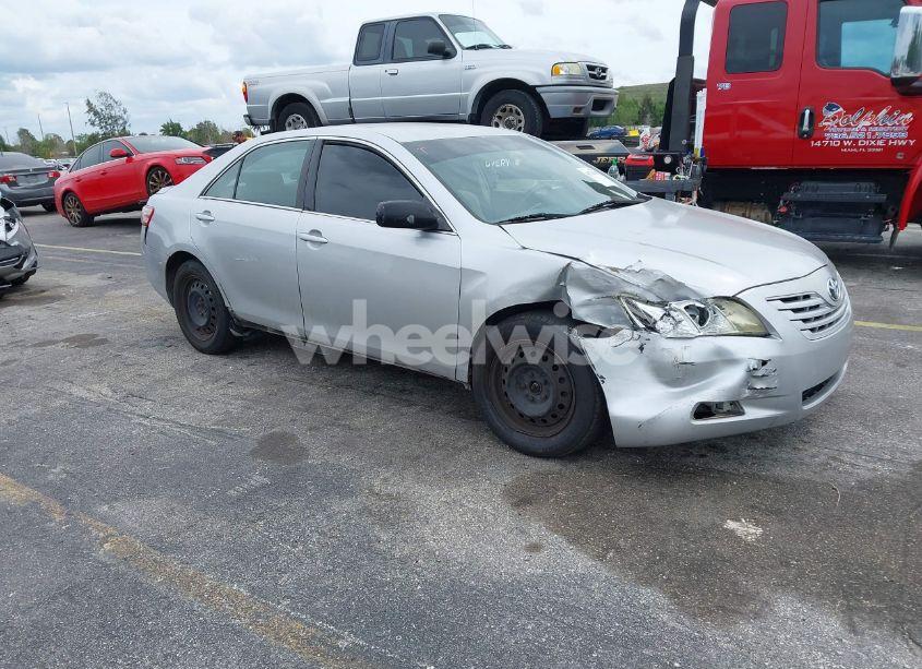 2007 Toyota Camry LE (VIN 4T1BE46K27U500315) main photo