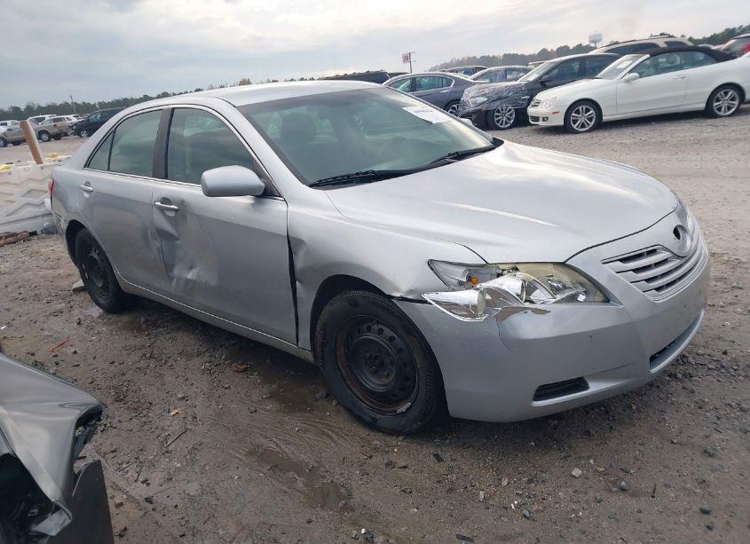2007 Toyota Camry LE (VIN 4T1BE46K27U689175) main photo