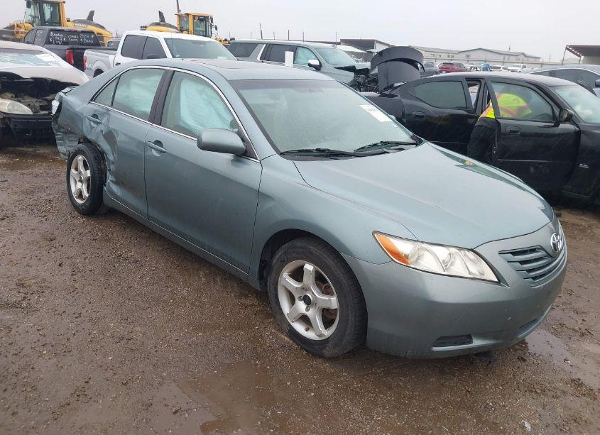 2007 Toyota Camry LE (VIN 4T1BE46K27U697101) main photo