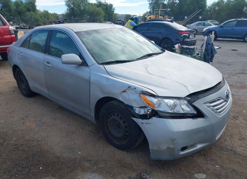 2007 Toyota Camry LE (VIN 4T1BE46K27U716990) main photo
