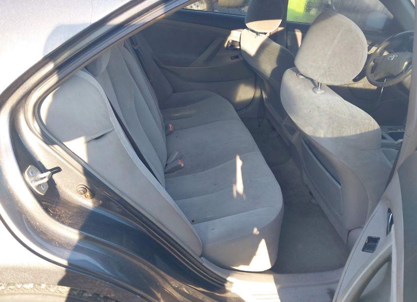 Photo 8 of 2007 Toyota Camry LE (VIN 4T1BE46K47U045581)