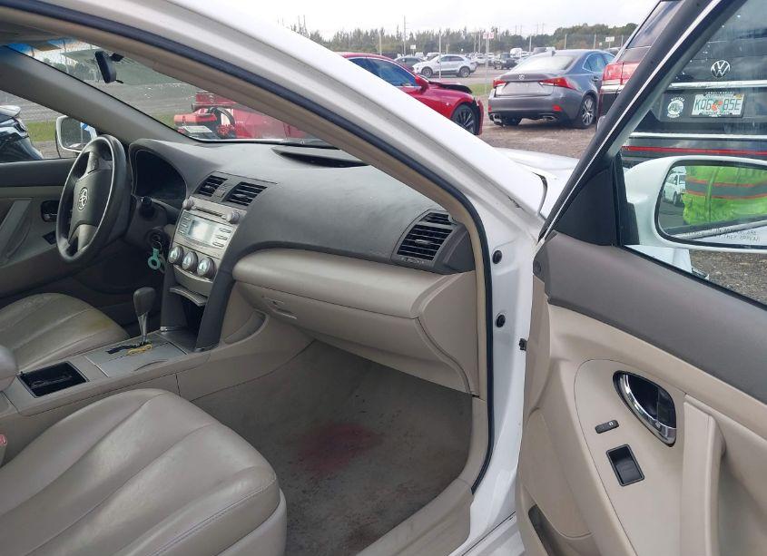 Photo 5 of 2009 Toyota Camry LE (VIN 4T1BE46K49U838012)