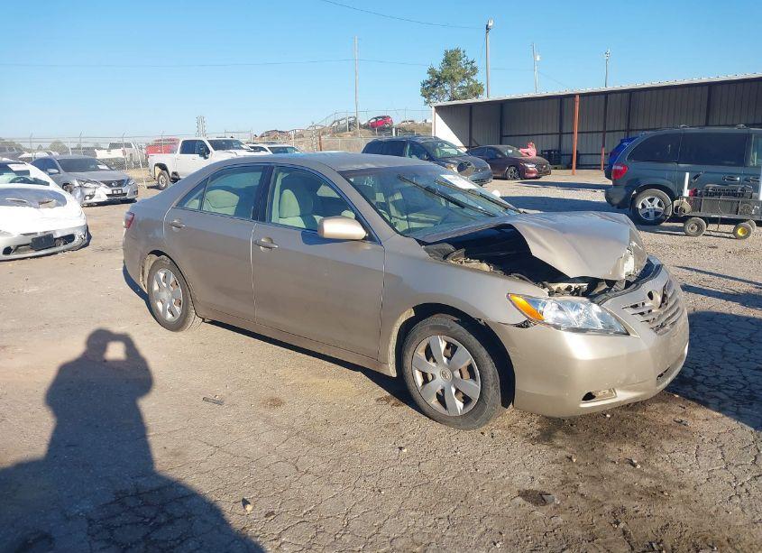 2007 Toyota Camry LE (VIN 4T1BE46K57U180584) main photo