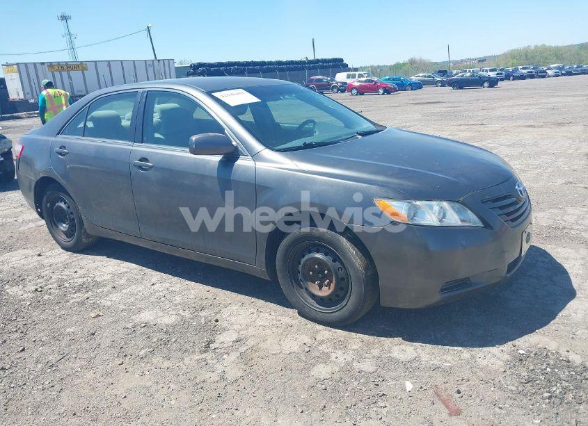 2007 Toyota Camry LE (VIN 4T1BE46K77U046272) main photo