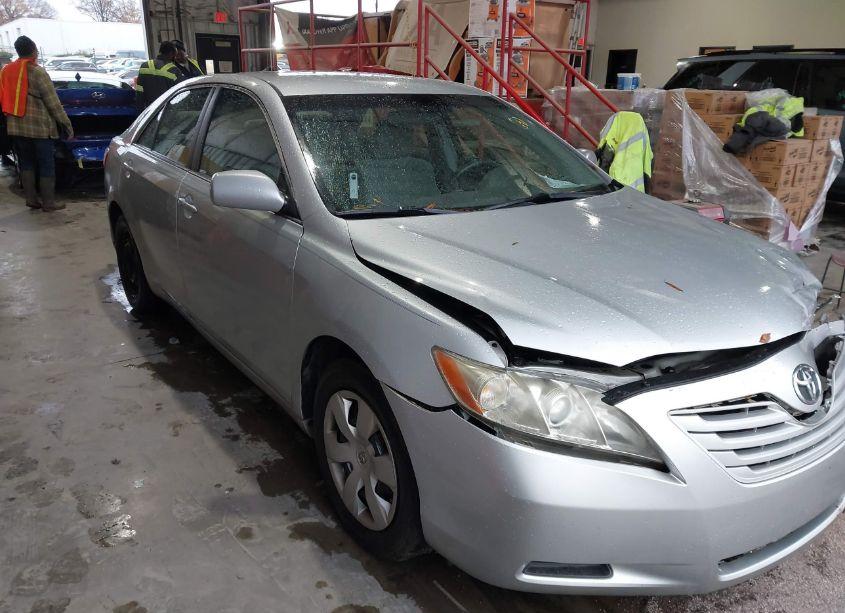 2007 Toyota Camry LE (VIN 4T1BE46K77U694517) main photo