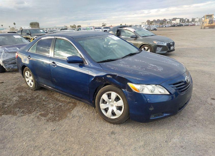 2007 Toyota Camry LE (VIN 4T1BE46KX7U101023) main photo