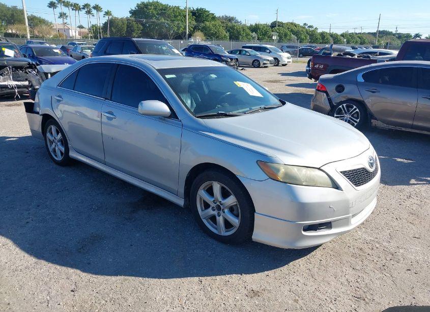 2007 Toyota Camry SE (VIN 4T1BE46KX7U122695) main photo