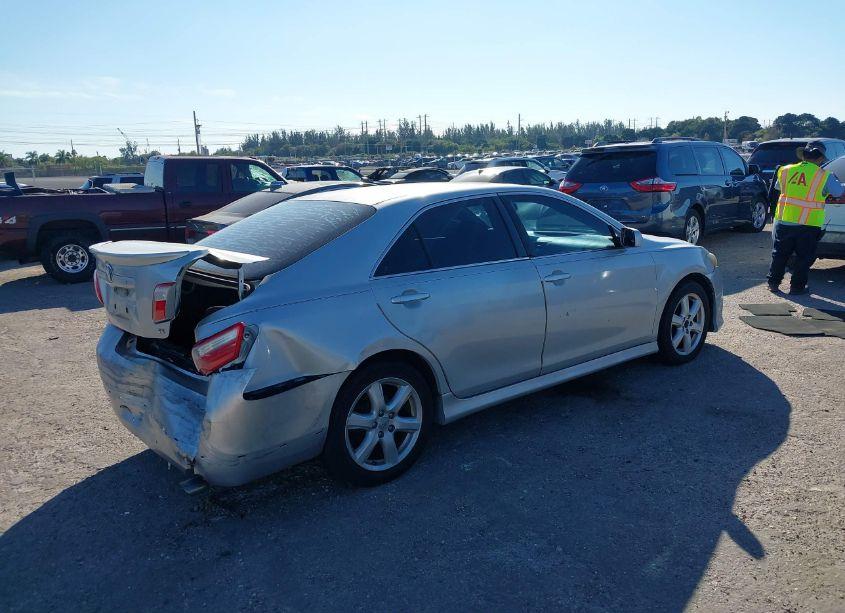Photo 4 of 2007 Toyota Camry SE (VIN 4T1BE46KX7U122695)