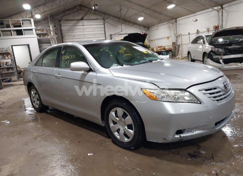 2007 Toyota Camry LE (VIN 4T1BE46KX7U176711) main photo